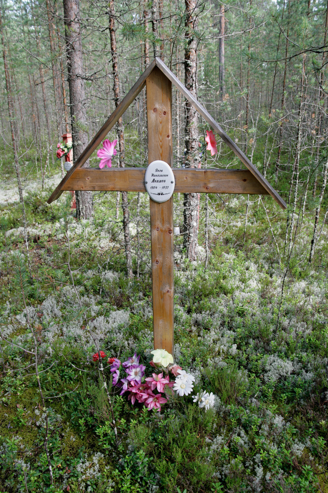 Памятный крест Якову Николаевичу Акимову. Фото 03.08.2015.